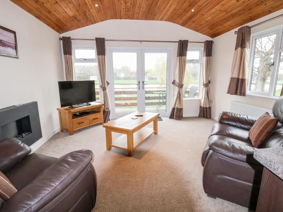 Oak Lodge Hadnall Eksteriør billede